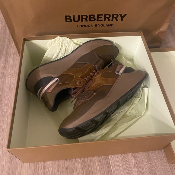 Burberry sneakers - Picture 2 of 10